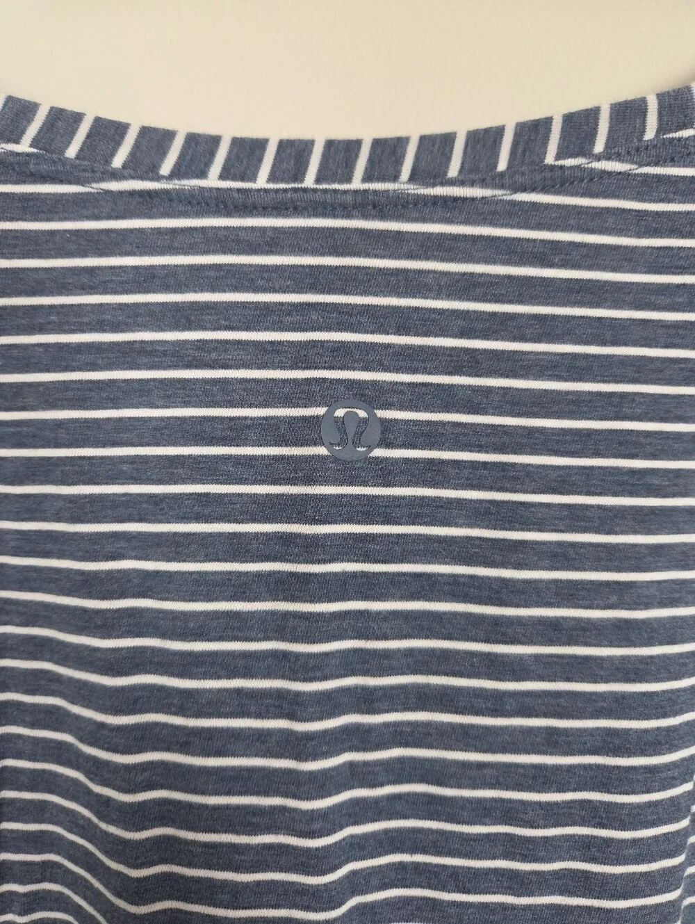 Lululemon Emerald Long Sleeve Size 8 Striped Blue White Yoga Commute Athleisure